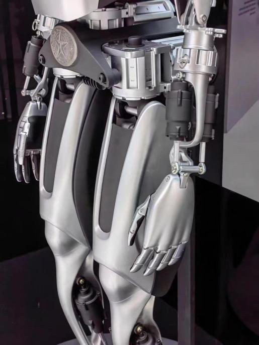 2023世界人工智能大會(huì) 智能機(jī)器人亮相引爆熱潮，最低售價(jià)百萬引領(lǐng)行業(yè)新動(dòng)向